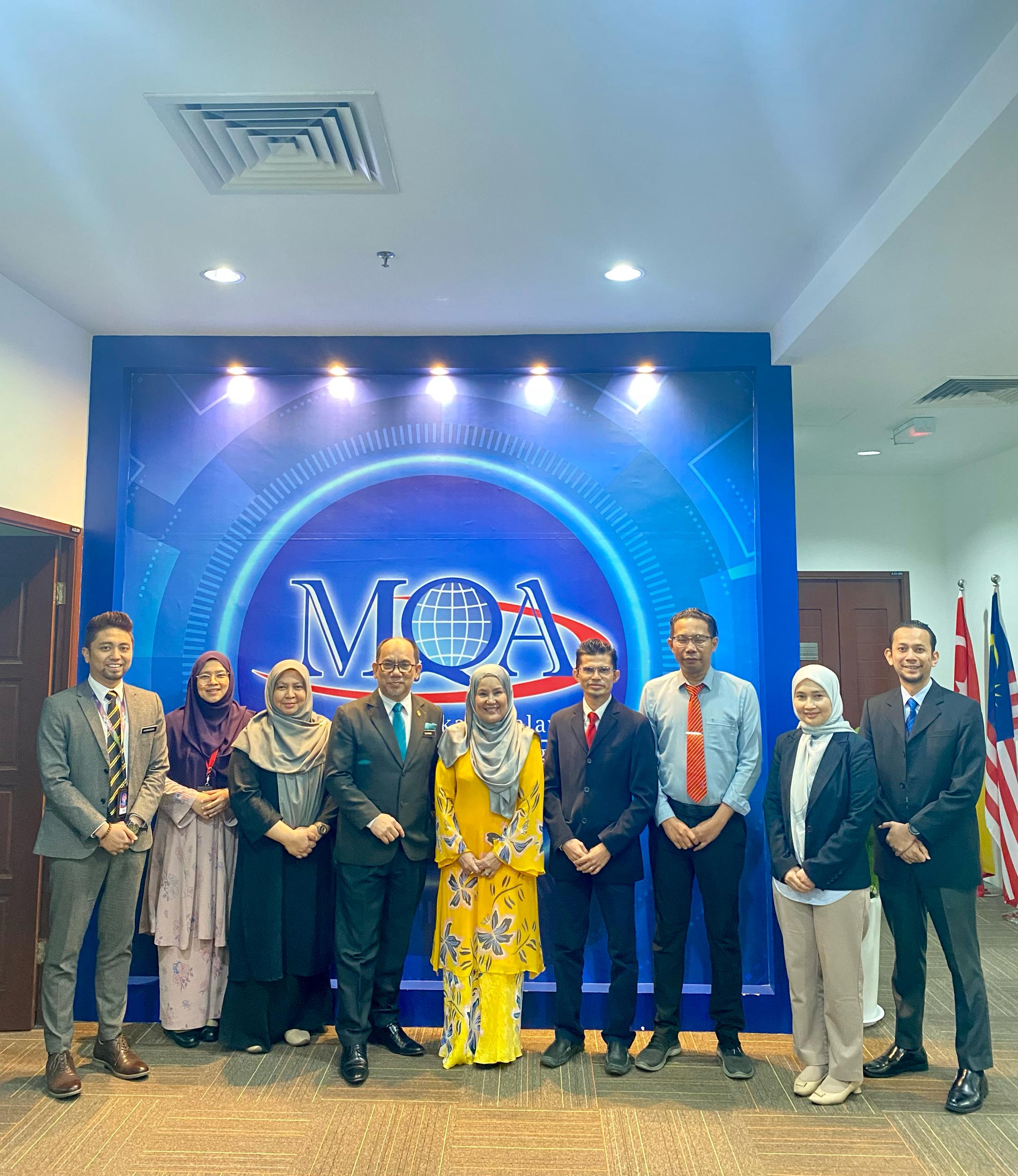 KUNJUNGAN HORMAT UNIVERSITI MALAYSIA KELANTAN (UMK) KE AGENSI KELAYAKAN MALAYSIA (MQA)